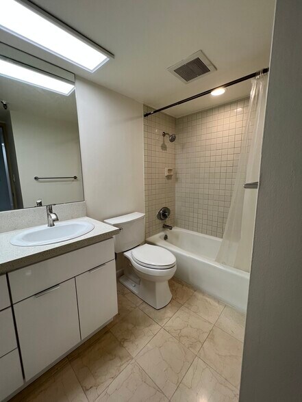 Building Photo - 5070 Likini St