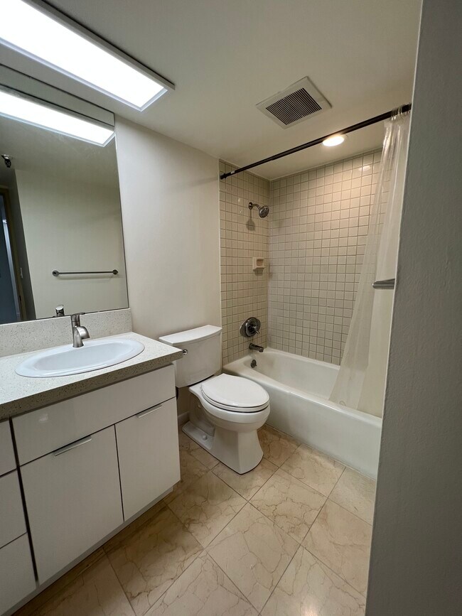 Building Photo - 5070 Likini St