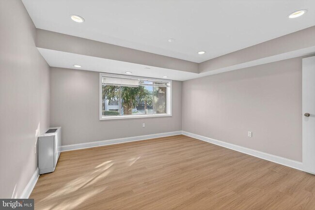 Building Photo - 10320 Westlake Dr