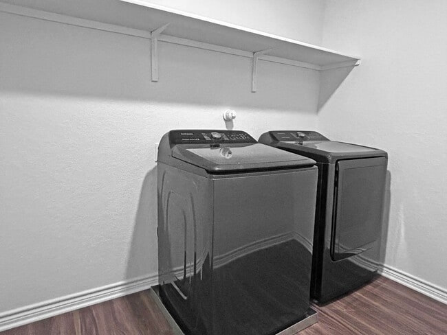 Building Photo - Comfy Converse Home—Stylish Upgrades, Grea...