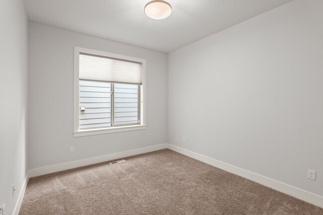 Building Photo - Stunning Single-Level 3-Bedroom, 2-Bath Home in Annand Heights