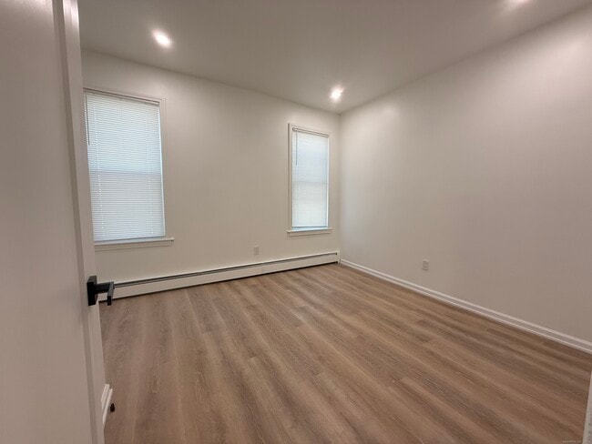 Building Photo - 45 Mahl Ave