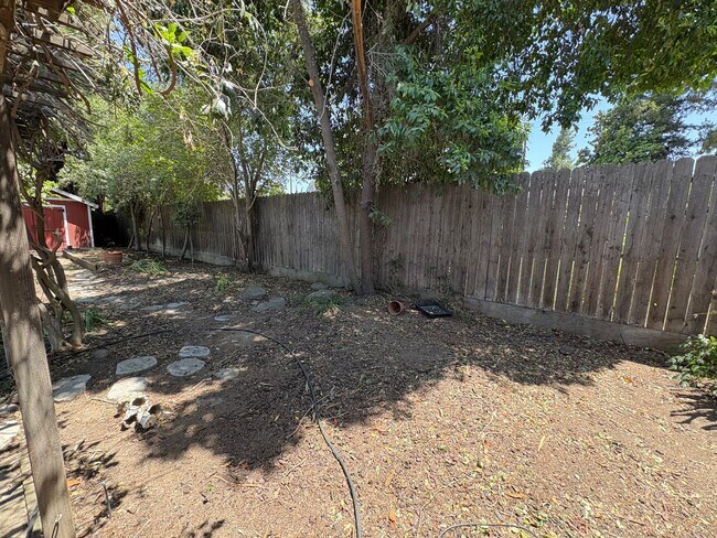 Building Photo - Visalia 2 Bed 2 Bath available now.
