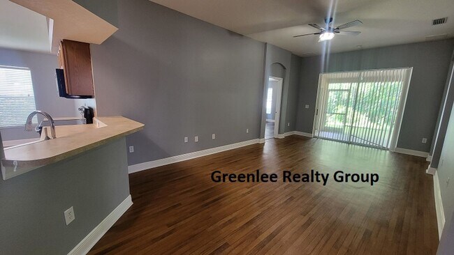 Building Photo - Gorgeous 4 Bedroom/2 Bathroom Home in Sunc...