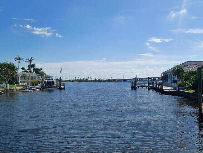 Building Photo - Ocean view FULLY FURNISHED 2+ / 2 with Boa...