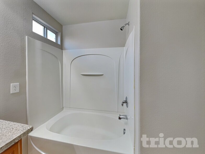 Building Photo - 4928 Blue Bay Ct