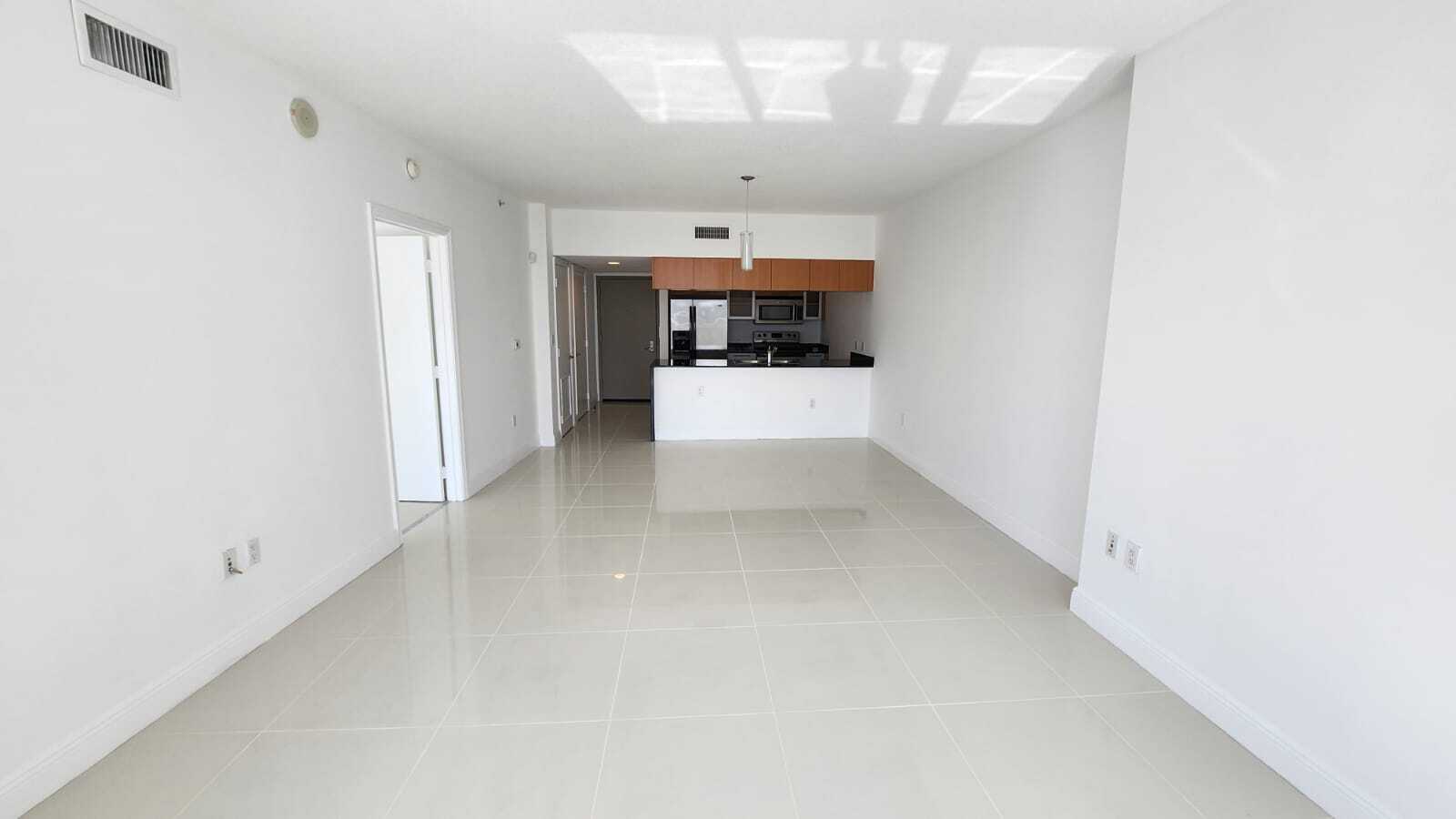 Building Photo - 1750 N Bayshore Dr