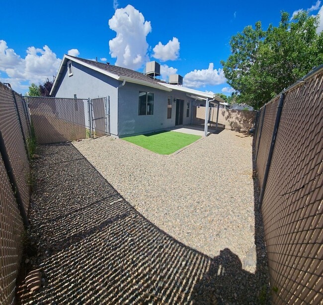 Building Photo - Beautiful remodeled 2 bed 2 bath home in P...