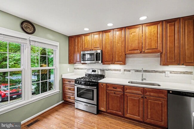 Building Photo - 7468 Brighouse Ct