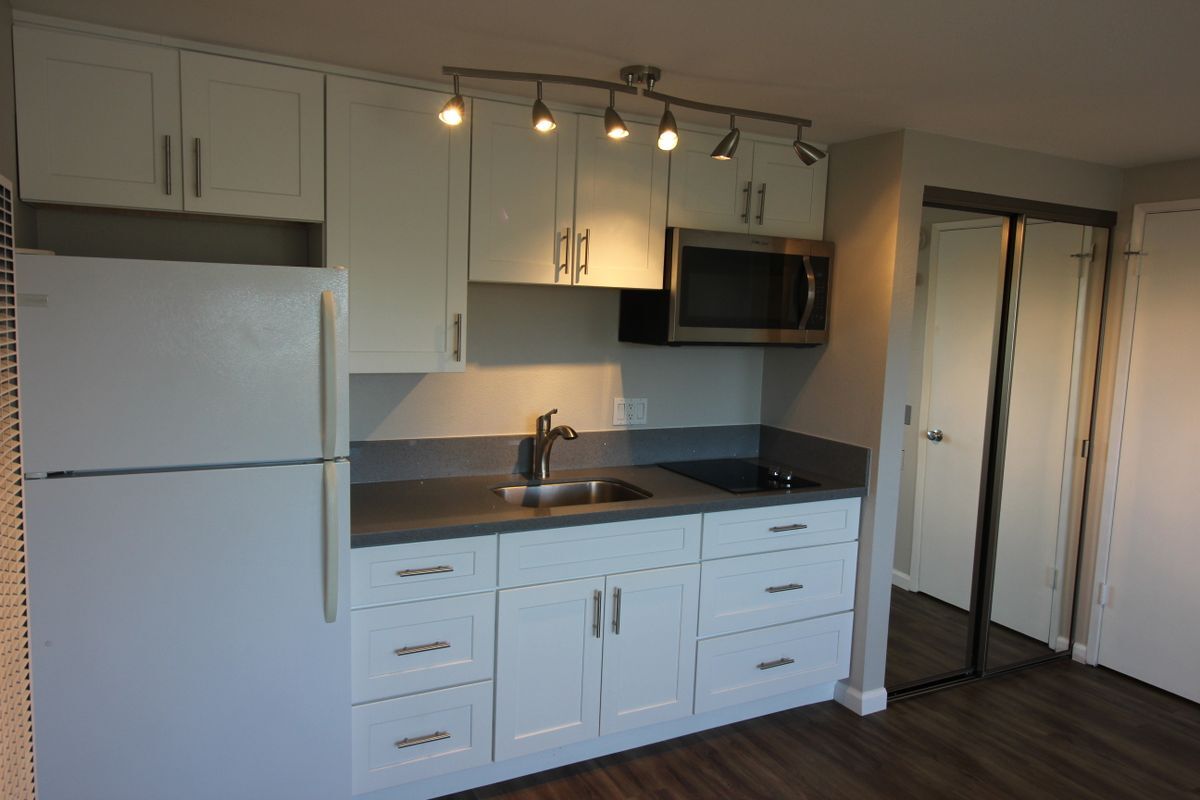 Building Photo - 227 Avenida Lobeiro