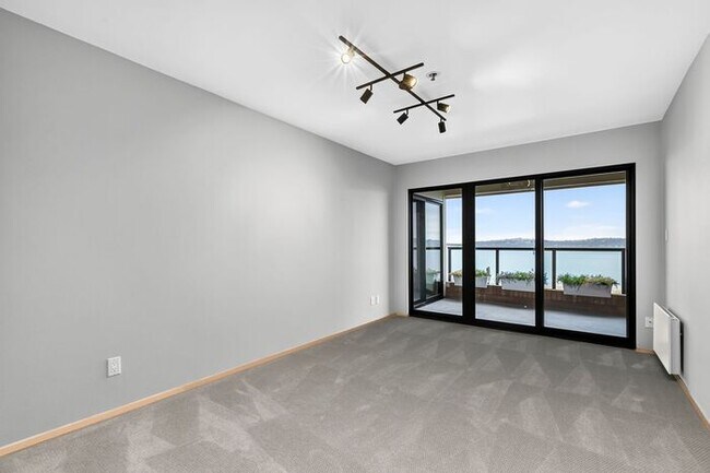 Building Photo - Enormous Waterfront Alki Condo w/ Stunning Views