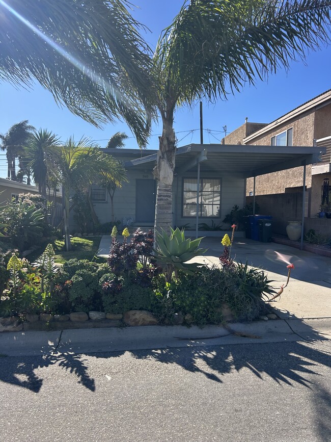 Building Photo - 260 Santa Monica Dr