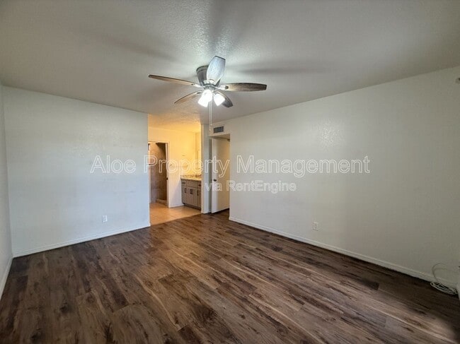 Building Photo - 1015 N Iowa St