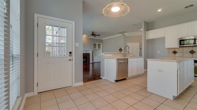 Building Photo - 4008 Kenwood Dr