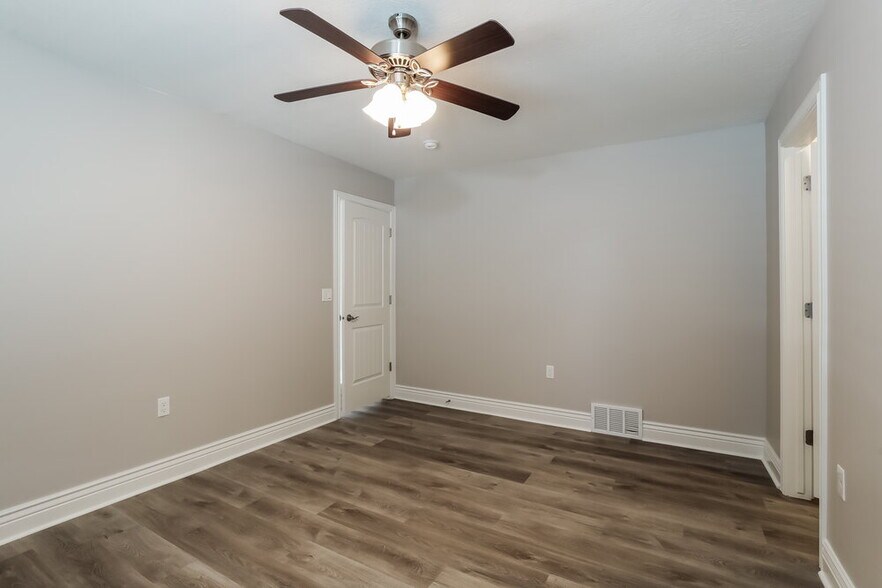 Building Photo - 1831 370 E