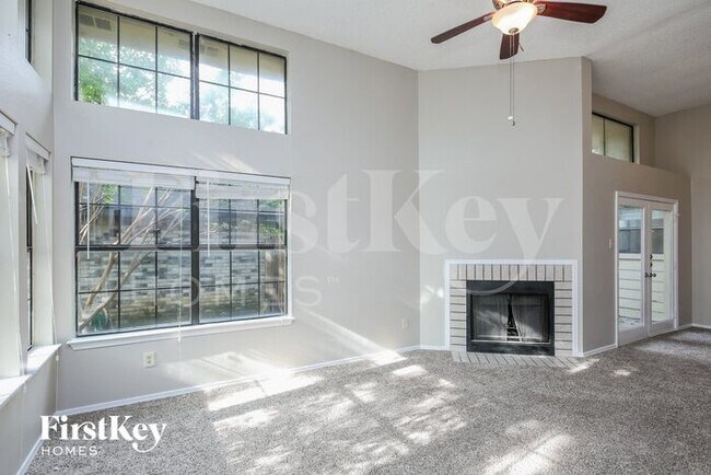 Building Photo - 6216 Fairlane Dr