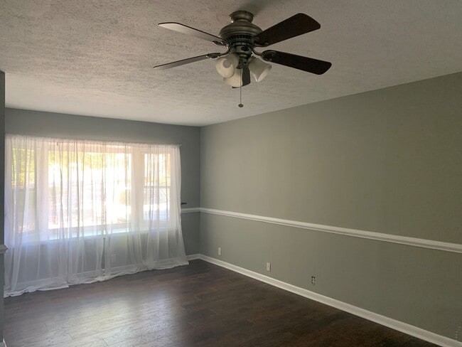 Building Photo - Sandusky Home With Main Level Master Bedroom