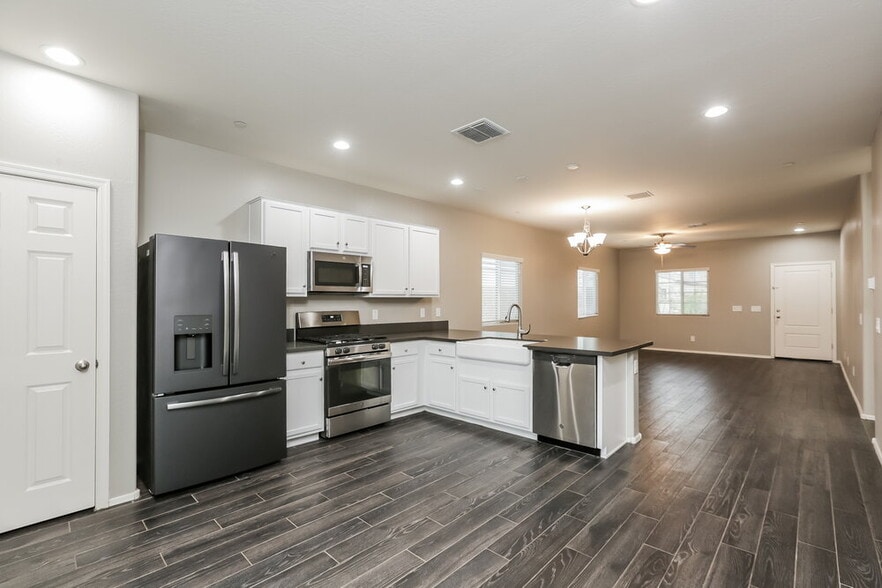 Building Photo - 21221 W Hubbell St