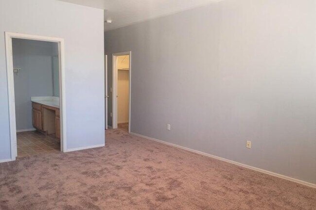 Building Photo - 2964 S Valle Verde
