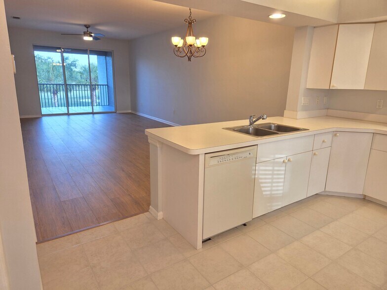 Building Photo - 14201 Patty Berg Dr