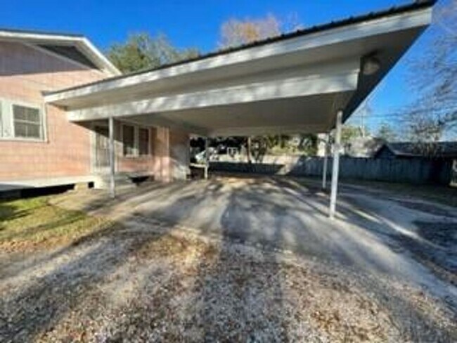 Building Photo - 704 E Thomas St