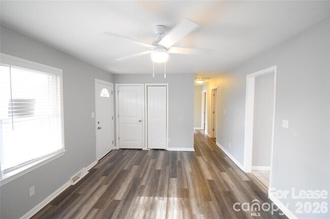 Building Photo - 924 Edgegreen Dr