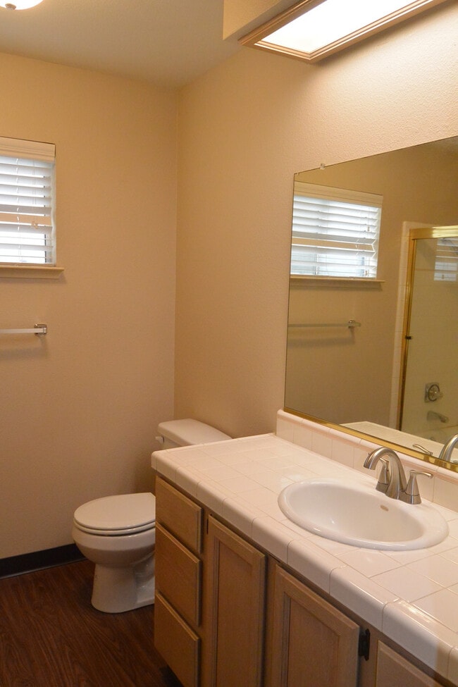 Building Photo - 1035 S Tracy St