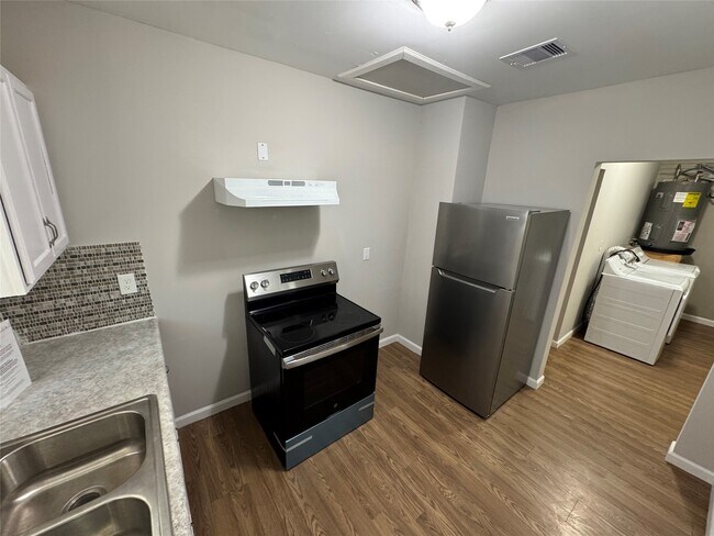 Building Photo - 3231 Holman St