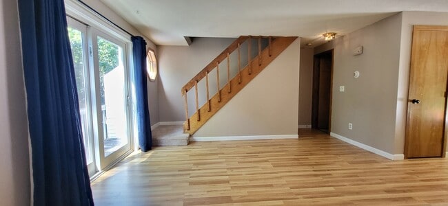Building Photo - 1730 Farmington Ave