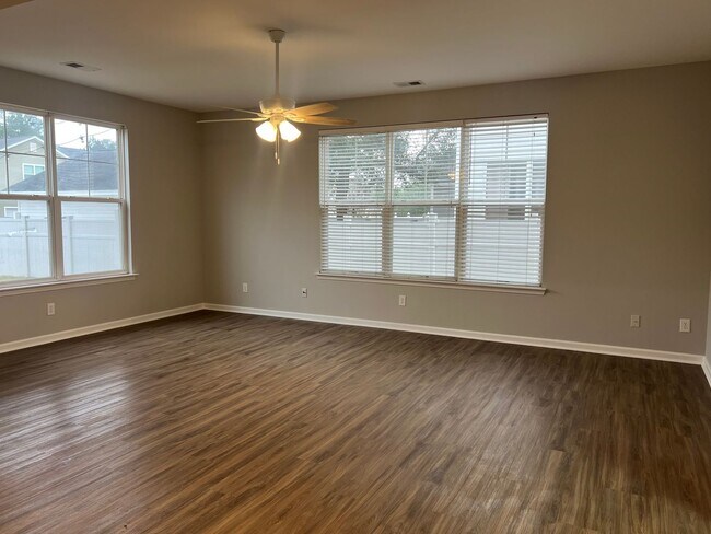 Building Photo - Lovely Bluffton Park House