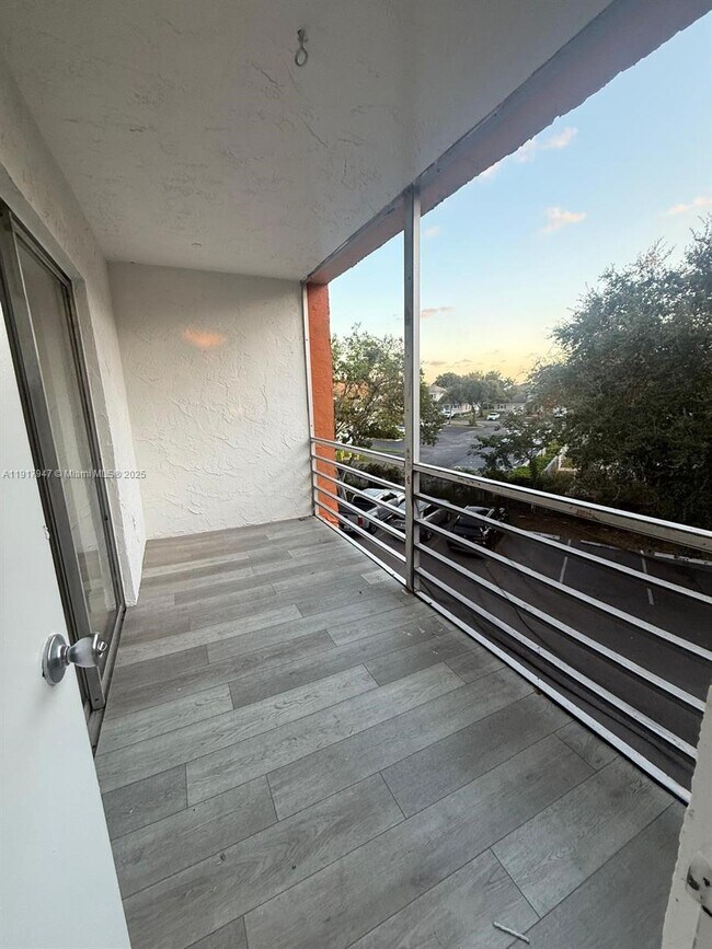 Building Photo - 4304 NW 9th Ave