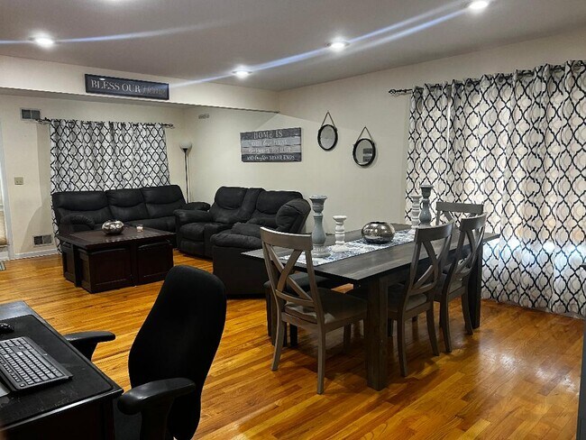 Building Photo - 1011 Ringwood Ave