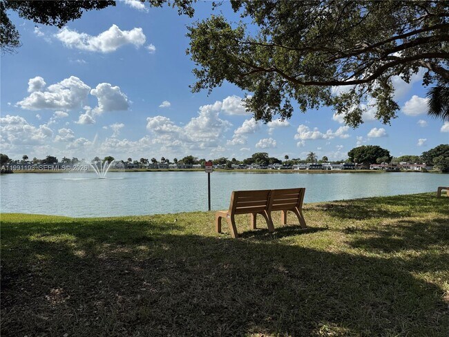 Building Photo - 629 Saxony Pl