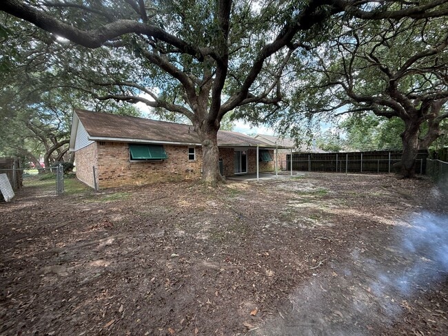 Building Photo - Lake Village Brick Rancher
