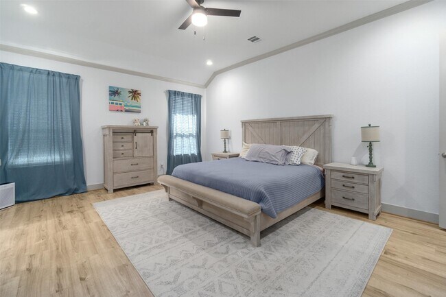 Building Photo - 2572 Ravenna Ct