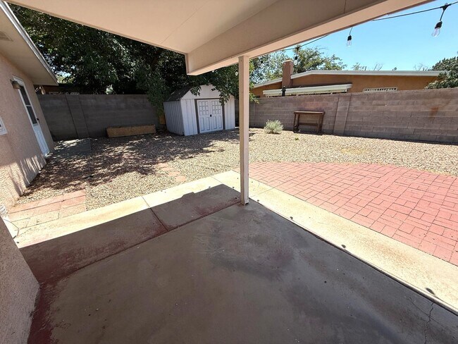 Building Photo - Charming 3 bedroom in NE Albuquerque. Osuna/San Pedro area near San Mateo. Refrigerated Air! 2 Ca...