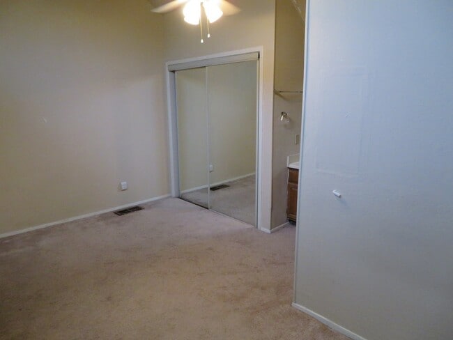 Building Photo - 708 Graham Pl