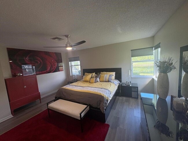 Building Photo - 7275 Summer Tree Dr