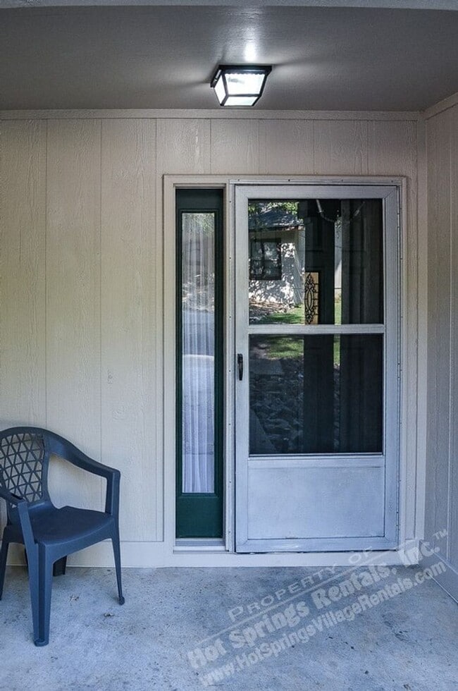 Building Photo - West Gate Area | LaCoruna Courts| Townhome | Unfurnished