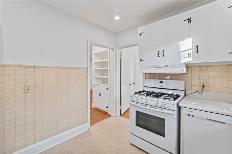 Building Photo - 1340 Cumberland Dr