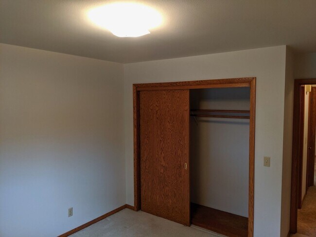 Building Photo - 850/852 Truax Boulevard