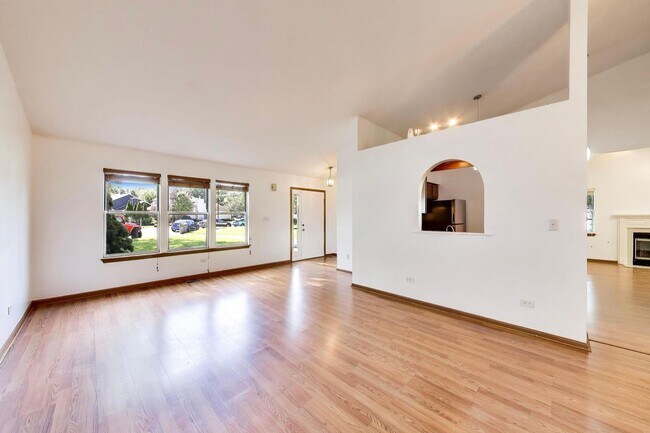Building Photo - 362 Chaparral Cir