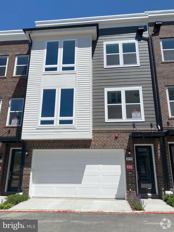 Building Photo - 10590 Red Oak St