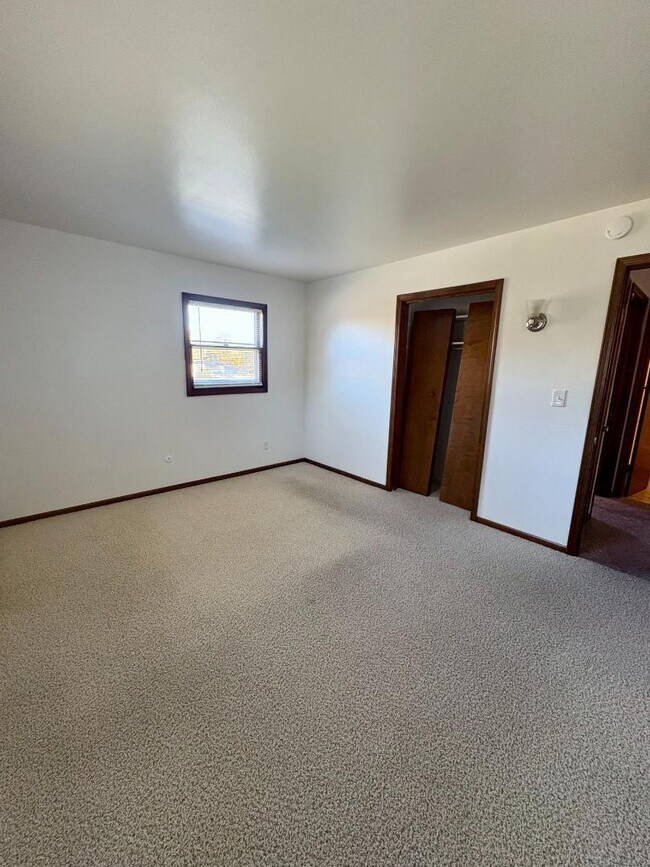 Building Photo - 630 56th St SE