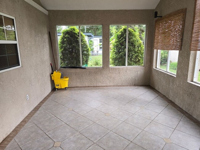 Building Photo - Charming 2-bedroom, 2-bathroom home