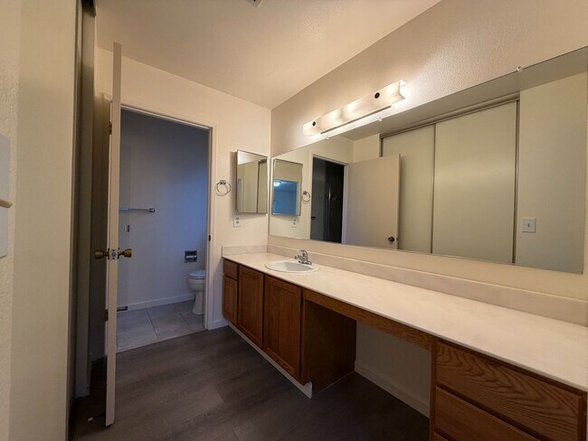 Building Photo - 745 Cedar Dr