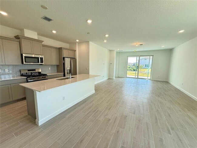 Building Photo - 19600 Whispering Crk Rd