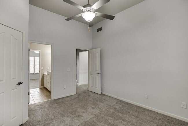 Building Photo - 4537 Grandview Pkwy