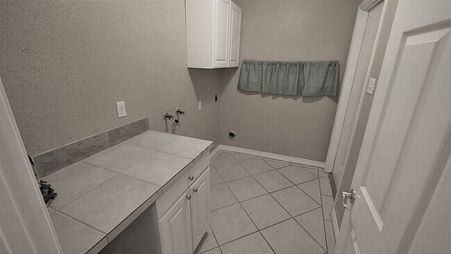 Building Photo - 310 Gentilly Dr