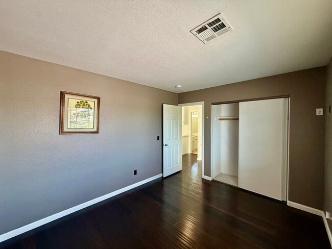 Building Photo - Beautiful and well-maintained two-story home in summerlin
